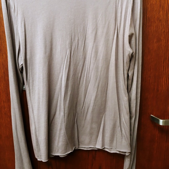 Woman's blouse - Picture 2 of 4